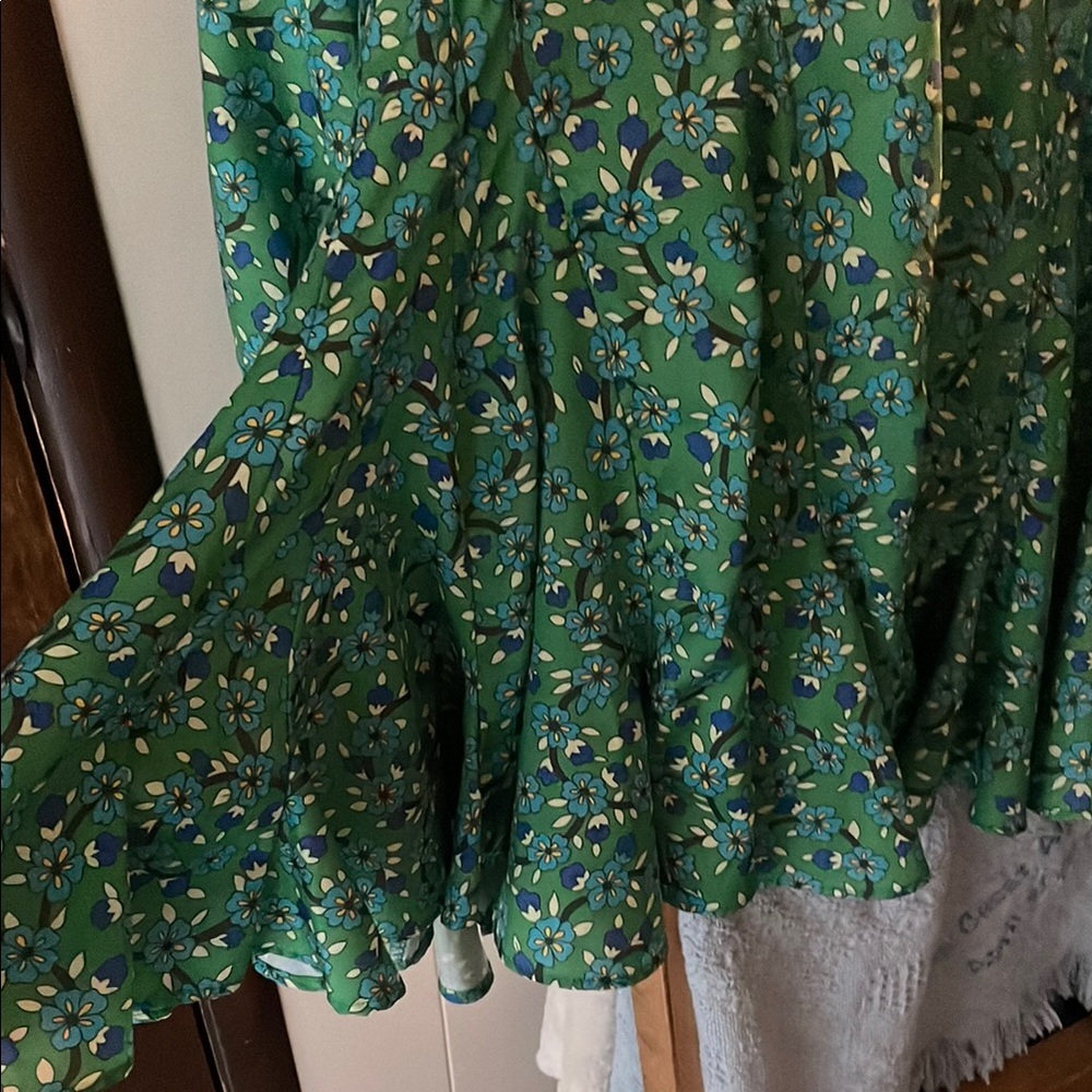 Green Floral Long Sleeve Blouse - Picture 3 of 7